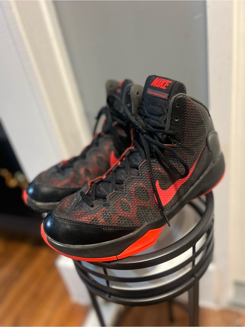 Nike Zoom Without A Doubt Mid Top Lace Up Sneaker Black/Red size 10.5 men